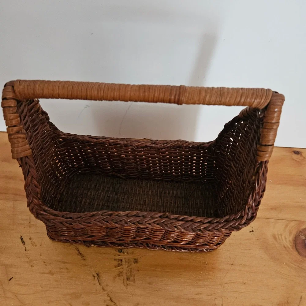Vintage Small Brown Wicker Woven Storage Basket Handle Farmhouse Decor 7.5 Inch